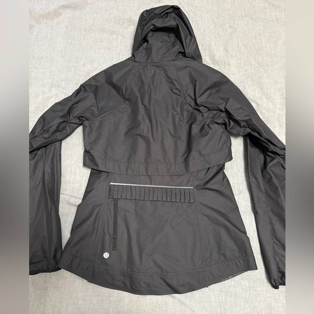 Lululemon Women's Black Hooded convertible vest/jacket size 6 running - Picture 3 of 7
